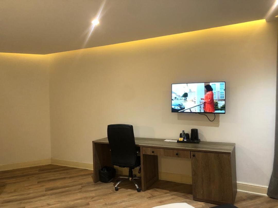 Crownsville Hotel - Airport Road Port Harcourt Bagian luar foto