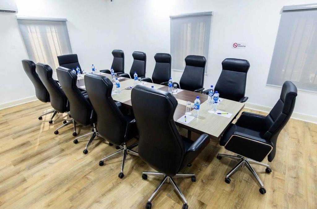 Crownsville Hotel - Airport Road Port Harcourt Bagian luar foto