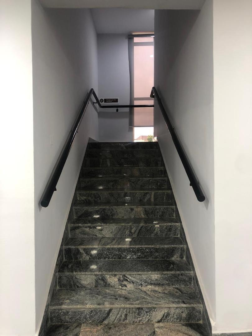 Crownsville Hotel - Airport Road Port Harcourt Bagian luar foto