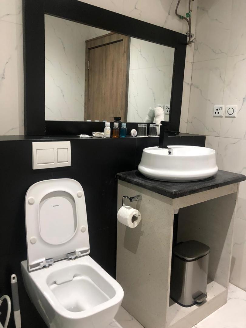 Crownsville Hotel - Airport Road Port Harcourt Bagian luar foto