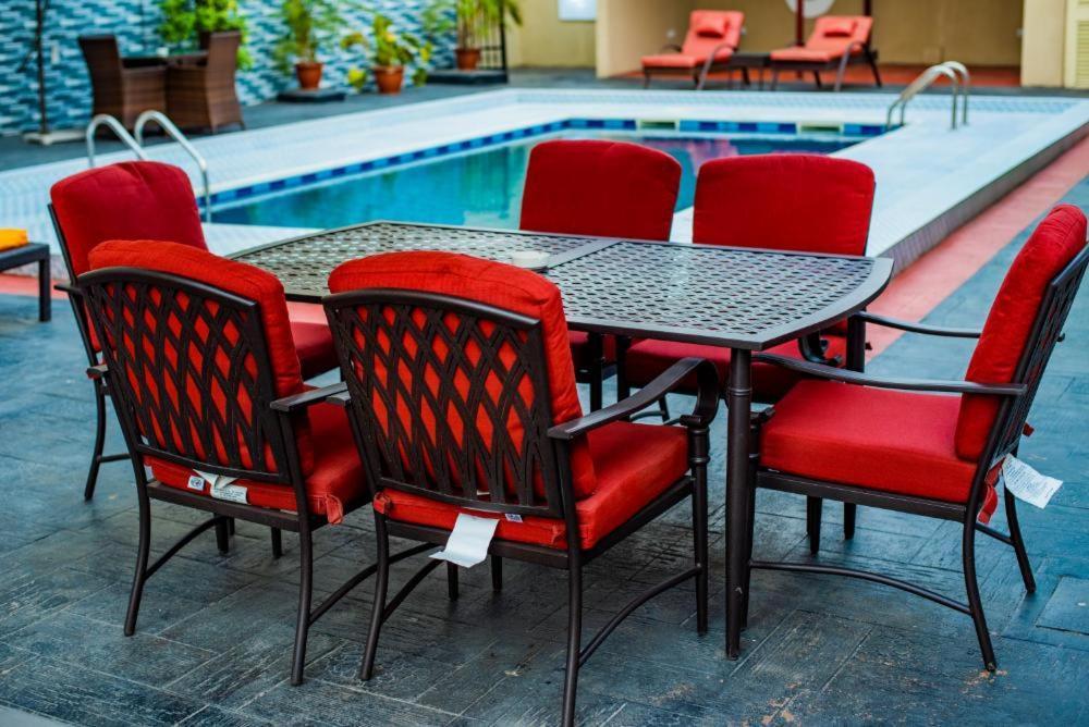 Crownsville Hotel - Airport Road Port Harcourt Bagian luar foto