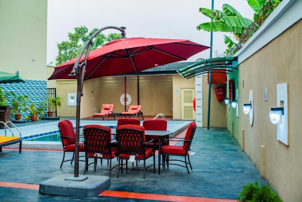 Crownsville Hotel - Airport Road Port Harcourt Bagian luar foto