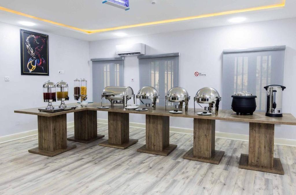 Crownsville Hotel - Airport Road Port Harcourt Bagian luar foto