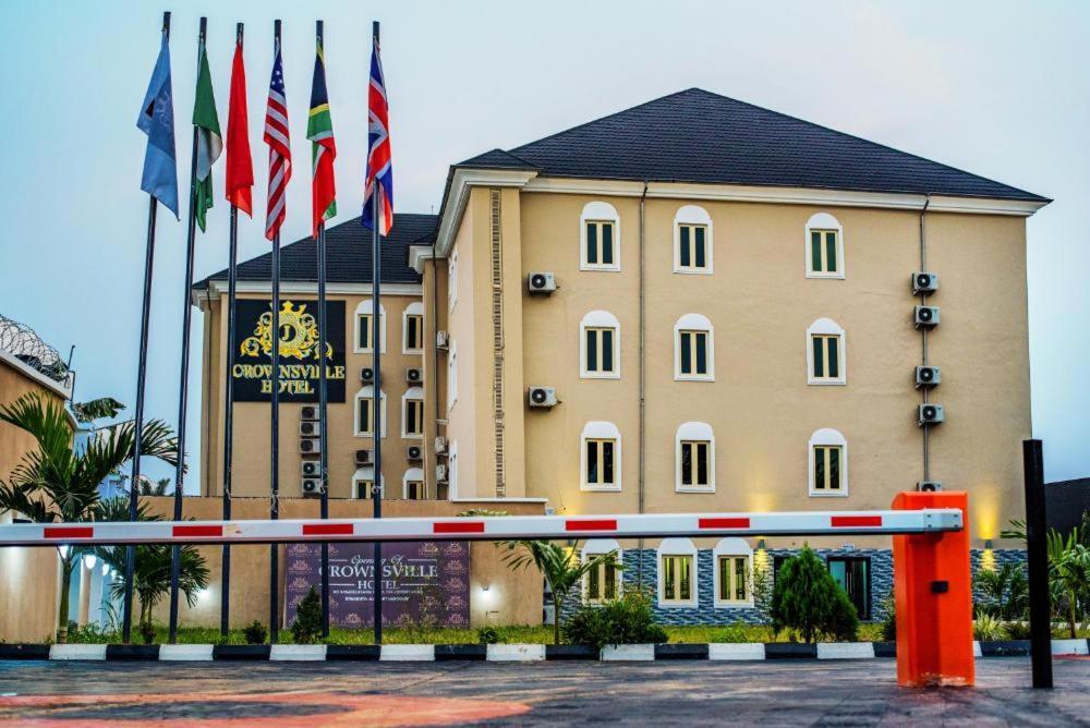 Crownsville Hotel - Airport Road Port Harcourt Bagian luar foto